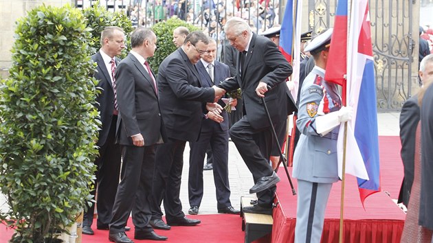 Prezident Milo Zeman pivtal na Praskm hrad nedvno zvolenho slovenskho prezidenta Andreje Kisku.