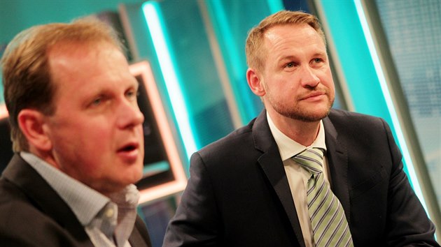 Generln editel esk televize Petr Dvok (vlevo) s novm fem brnnskho studia T Janem Soukem.