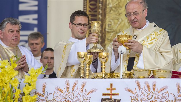 Dny lid dobr vle na Velehrad letos navtvilo kolem 30 tisc lid. Na snmku vpravo je olomouck arcibiskup Jan Graubner (5. ervence 2014).