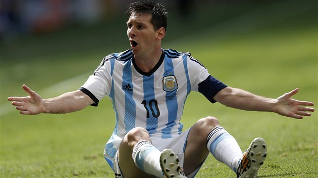 Argentinsk tonk Lionel Messi se ve tvrtfinle MS div.