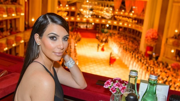 Kim Kardashianová na vídeském Plesu v Opee