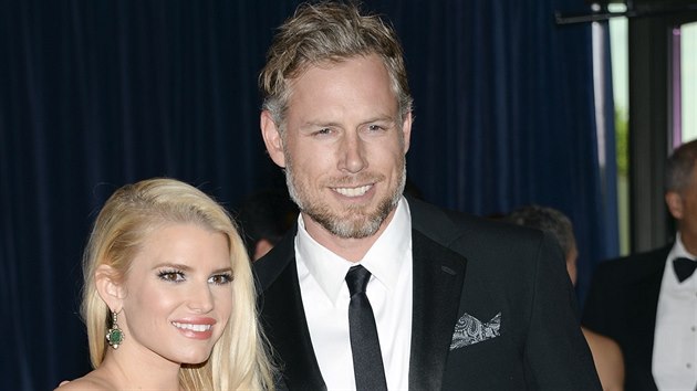 Jessica Simpsonová a Eric Johnson se vzali.