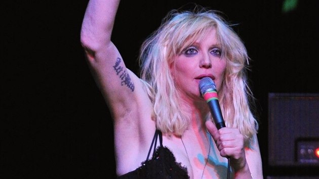 Courtney Love vyrazila na solov turn.