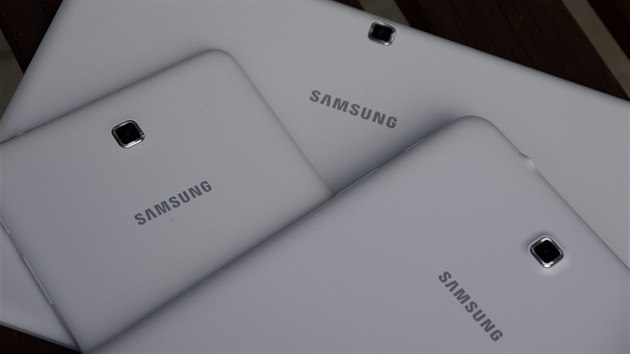 Srovnn velikost Samsung Galaxy Tab tvrt generace ze zadu