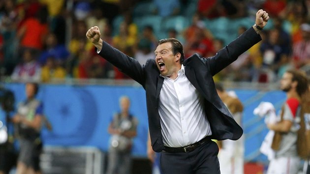 Belgick trenr Marc Wilmots se raduje z postupu do tvrtfinle mistrovstv svta.