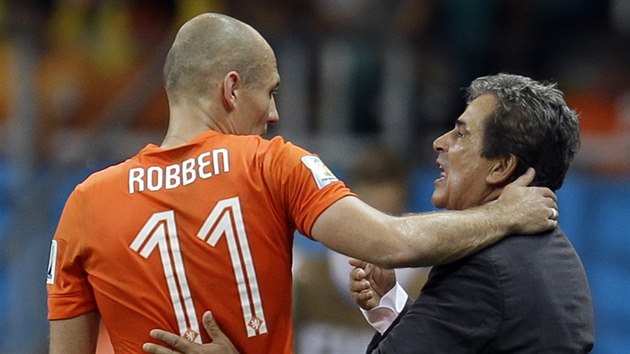 Kostarický trenér Jorge Luis Pinto se dal do ei s nizozemským ofenzivním...