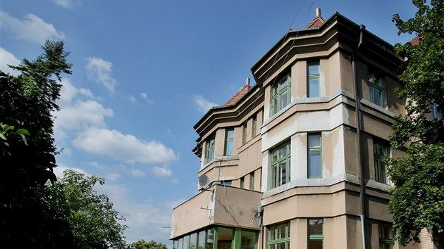 Potomek majitel domu na Klatovsk td 110 v Plzni Willy Semler navtvil s manelkou Gwen a s rodinou dm, kde vyrstal ped emigrac v roce 1938. Vilu navrhoval ve stylu architekta Adolfa Loose jeho nejlep k Heinrich Kulka.