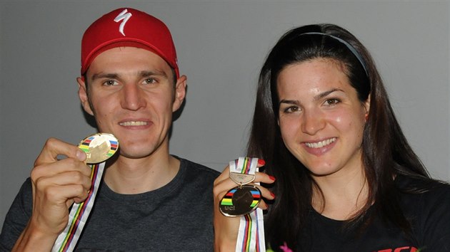 Jaroslav Kulhav coby svtov ampion a Tereza Hukov se bronzem z maratonu na horskch kolech.