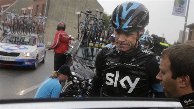 Chris Froome odstupuje z Tour de France.