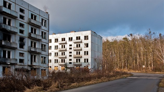 Kvalitn fotografick zachycen atmosfry i ducha msta je pjemnm bonusem cel dokumentace. Pohled na Milovice.