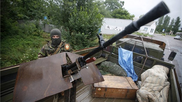 V Doncku vldne napjat klid. Povstalci zatm ovldaj msto. Je vak otzkou, do jak mry jsou pipraveni na oblhn ukrajinskou armdou (9. 7. 2014).