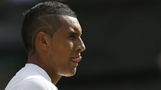 BROUSÍ SI ZUBY... Australský tenista Nick Kyrgios trápí v osmifinále Wimbledonu...