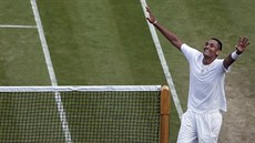 SEBEVDOMÝ TALENT. V osmifinále Wimbledonu porazil svtovou jedniku, Nick Kyrgios by ale rád dosáhl jet vý - na tenisový trn.