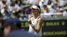 YES! Kanadská tenistka Eugenie Bouchardová se raduje z výhry v prvním setu...