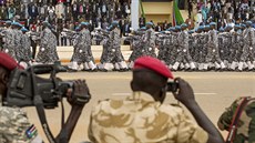 Vojenská pehlídka bhem oslav tetího výroí nezávislosti Jiního Súdánu (9....