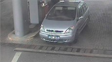 Policie pátrá po dvojici, která odjíždí od čerpacích stojanů bez zaplacení. Policie pátrá po dvojici, která odjíždí od čerpacích stojanů bez zaplacení.