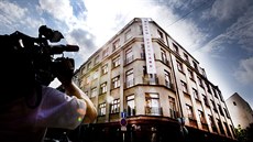 Desítky novinářů čekaly na vyjádření bývalého pražského primátora Pavla Béma ke... Desítky novinářů čekaly na vyjádření bývalého pražského primátora Pavla Béma ke...