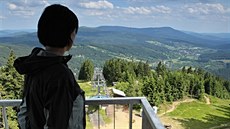Pohled z rozhledny na šumavském vrcholu Špičák. Pohled z rozhledny na šumavském vrcholu Špičák.