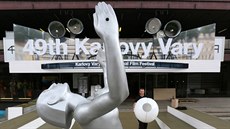 Karlovarský hotel Thermal a jeho okolí už zdobí motivy 49. ročníku... Karlovarský hotel Thermal a jeho okolí už zdobí motivy 49. ročníku...
