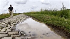 Kočičí hlavy u severofrancouzského města Orchies, kde se pojede pátá etapa Tour... Kočičí hlavy u severofrancouzského města Orchies, kde se pojede pátá etapa Tour...