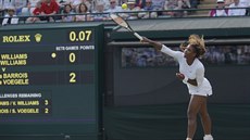 BOJ SE SERVISEM. Trápily ji nevolnosti, pesto se Serena Williamsová pokusila...