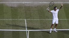 JSEM TAM! výcarský tenista Roger Federer slaví po dvou letech opt postup do...