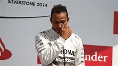 Dojatý Lewis Hamilton v domácí Velké cen Británie vystoupal na nejvyí píku.