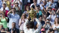 KRÁL NOVAK. Srbský tenista Novak Djokovi podruhé v kariée slaví titul ve