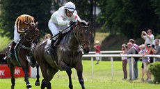 Gejzir s žokejem Thomasem Boyerem vyhrál karlovarskou steeplechase o Pohár Gejzir s žokejem Thomasem Boyerem vyhrál karlovarskou steeplechase o Pohár