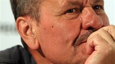 Miroslav Krobot na tiskové konferenci ke své filmové prvotině Díra u Hanušovic... Miroslav Krobot na tiskové konferenci ke své filmové prvotině Díra u Hanušovic...