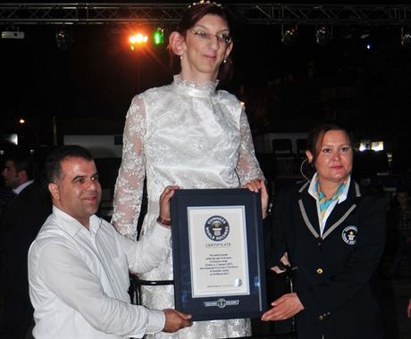 Nejvyí teenagerka svta Rümeysa Gelgi získala zápis do Guinnessovy knihy...