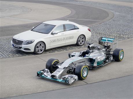 Technika Formule 1 a sriovch voz si u Mercedesu vzjemn pomhaj