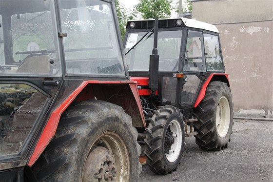 Traktor ídil teprve trnáctiletý chlapec (ilustraní snímek)