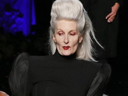 Modelka Carmen DellOrefice na pehldce Jean Paul Gaultier ve svch 83 letech...
