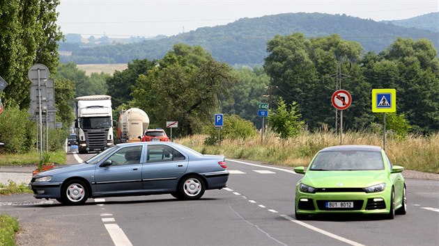 Nebezpenou kiovatku v Pestanov nahrad kruhov objezd.