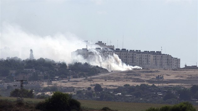 Kou se line z dom v Psmu Gazy (19. ervence 2014).