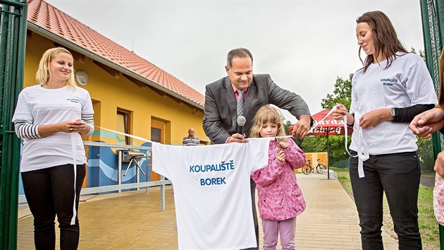 Nov koupalit v Borku u eskch Budjovic bylo slavnostn oteveno v ptek 11. ervence. Psku pestihla mal Gabriela Hrdinov za pomoci starosty Jaroslava Novka.