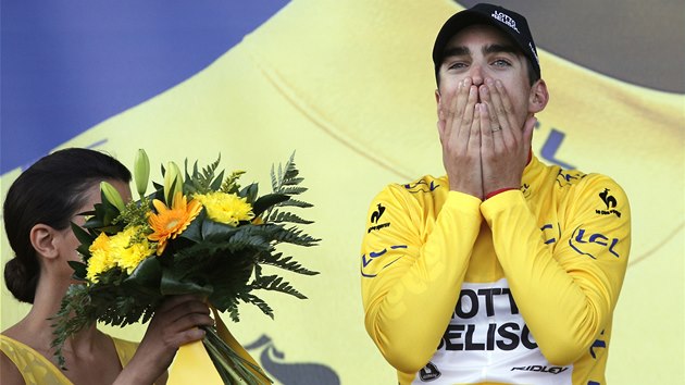 ڎAS. Tony Gallopin se po devt etap Tour de France oblkl do lutho trikotu ldra zvodu.  
