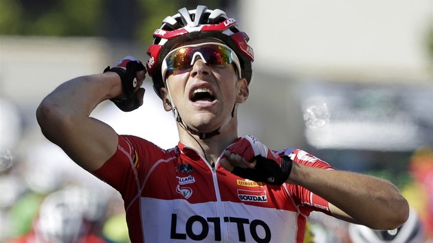 J TO ZVLDL. Tony Gallopin se raduje z vtzstv v jedenct etap Tour de France.