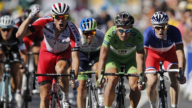 TSN FINI. Dvanctou etapu Tour de France vyhrl (zleva) Alexander Kristoff ped Peterem Saganem a Arnaudem Demarem.  