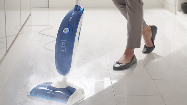 Parn mop Philips SteamPlus FC7020 - parn itn se spout automaticky, jakmile pstroj naklonte z vertikln parkovac polohy.