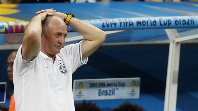 DAL NESPCH. Brazilsk kou Luiz Felipe Scolari sleduje porku svho tmu v duelu o bronz.