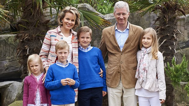 Belgick krl Philippe, krlovna Mathilde, princezna Eleonore, princ Emmanuel, princ Gabriel a korunn princezna Elisabeth (Blankenberge, 12. ervence 2014)