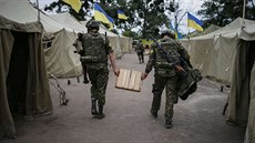 Písluníci ukrajinské Národní gardy nedaleko Doncku (15. ervence 2014)