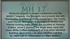 Modlíme se za let MH 17. Tabule na letiti v Kuala Lumpur (18. ervence 2014)