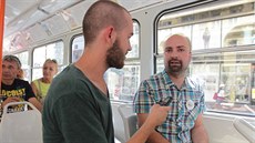 Dramaturg brněnského open air festivalu Your fest Vaňkovka (vpravo) se svezl... Dramaturg brněnského open air festivalu Your fest Vaňkovka (vpravo) se svezl...
