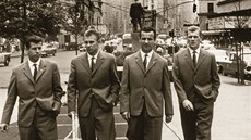 MEZI MRAKODRAPY. Tým Dukly v čele s Josefem Masopustem v New Yorku oslnil,... MEZI MRAKODRAPY. Tým Dukly v čele s Josefem Masopustem v New Yorku oslnil,...