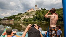 Lo Petburg vyplula z Nymburku, po Labi míí do Hamburku.