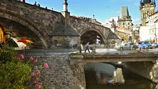 Most přes Čertovku (vpravo) projde kompletní rekonstrukcí. Most přes Čertovku (vpravo) projde kompletní rekonstrukcí.