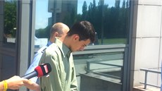 Okresní soud v Ostrav vzal do vazby dva studenty obvinné z útoku na zpváka